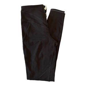 Alo Yoga Leggings w/ Zipper Detail at front. Full length. Excellent used cond.